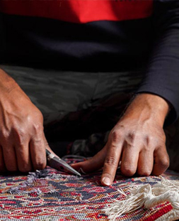 رفو گری قالی در قالیشویی شهرک غرب 